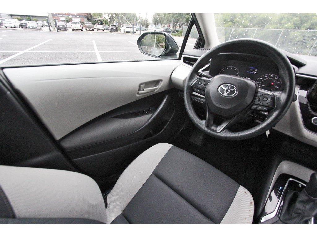 Used 2025 Toyota Corolla LE FWD image 9