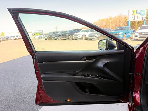 Used 2018 Toyota Camry XSE FWD image 20