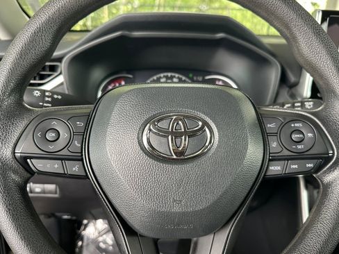 Used 2025 Toyota RAV4 XLE AWD/4WD image 26