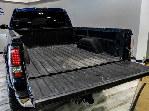 Used 2005 GMC Sierra 2500 SLT w/ Heavy-Duty Power Package AWD/4WD image 57