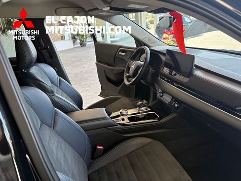 Used 2025 Mitsubishi Outlander SE FWD image 24