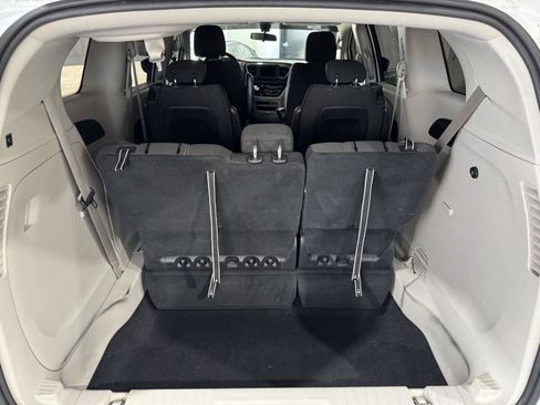 Used 2022 Chrysler Voyager LX FWD image 37