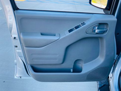 Used 2019 Nissan Frontier SV image 19