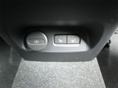 Used 2023 Volvo XC40 B5 Plus w/ Protection Package Premier image 31