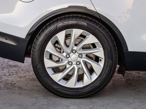 Used 2024 Land Rover Discovery S image 12