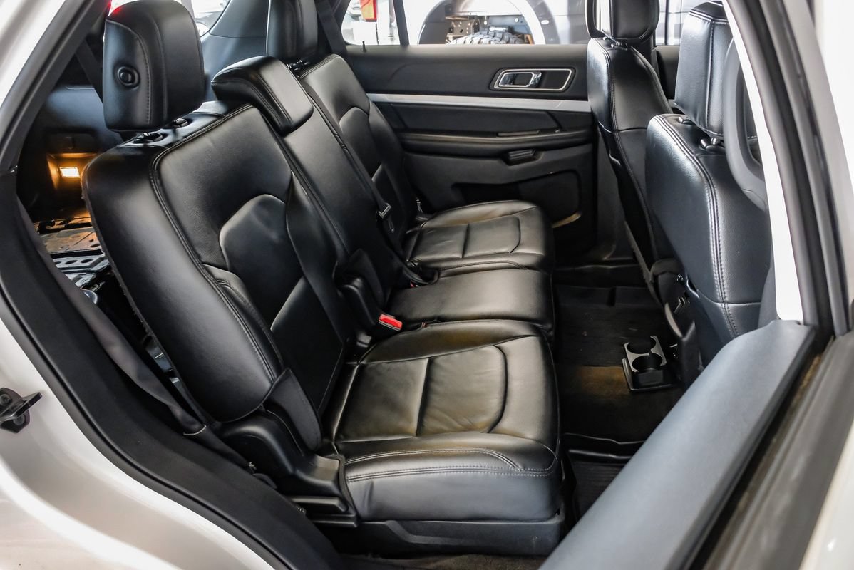 Used 2017 Ford Explorer XLT w/ Equipment Group 202A FWD image 32