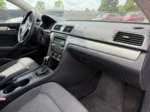 Used 2013 Volkswagen Passat 2.5 S FWD image 19