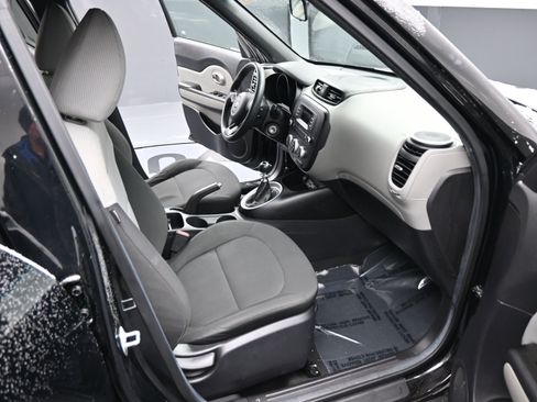 Used 2014 Kia Soul Base image 19