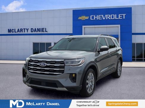 Used 2025 Ford Explorer Active w/ Active Comfort Package AWD/4WD image 2