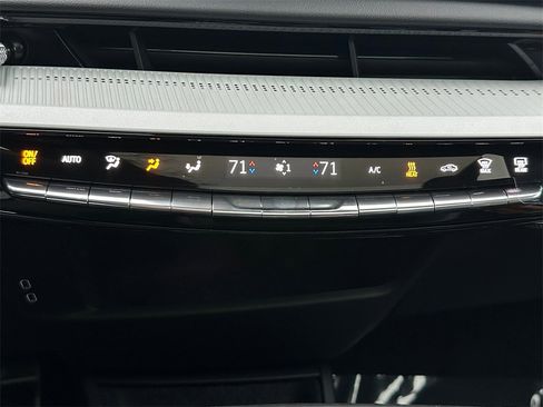 New 2025 Cadillac Optiq Luxury 2 image 29