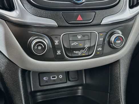 Used 2019 Chevrolet Equinox LS AWD/4WD image 15