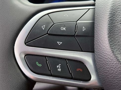 Used 2025 Chrysler Pacifica Select FWD image 21