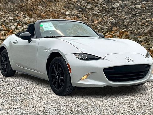 Used 2016 MAZDA MX-5 Miata Sport image 10