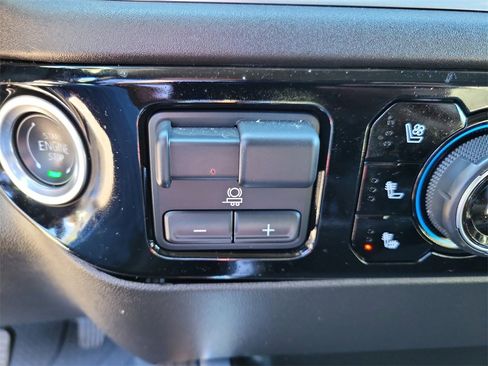 Certified 2025 Chevrolet Silverado 2500 LTZ w/ LTZ Convenience Package image 38