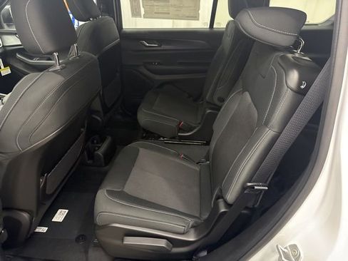 New 2025 Jeep Grand Cherokee L Laredo image 5
