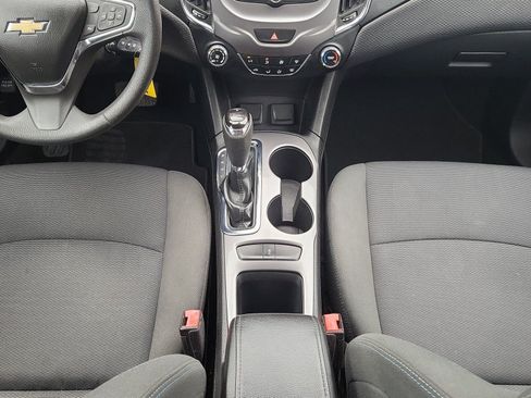 Used 2017 Chevrolet Cruze LT FWD image 24