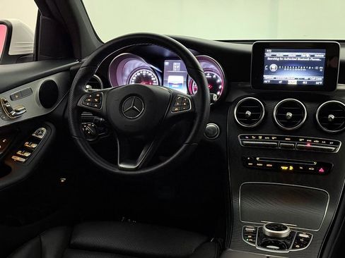 Used 2019 Mercedes-Benz GLC 300 4MATIC w/ Premium Package image 28