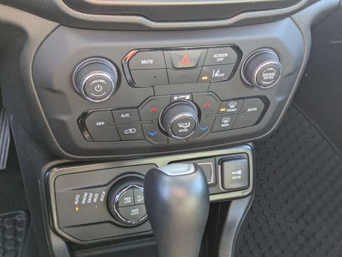 Certified 2022 Jeep Renegade Trailhawk w/ Sun/Sound Group image 22