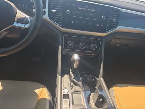 Used 2022 Volkswagen Atlas Cross Sport SE w/ Panoramic Sunroof Package FWD image 13
