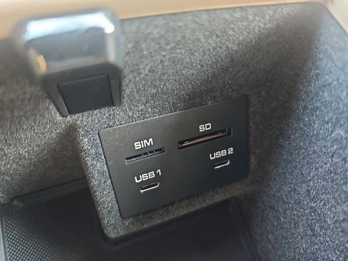 Used 2021 Porsche Macan image 25