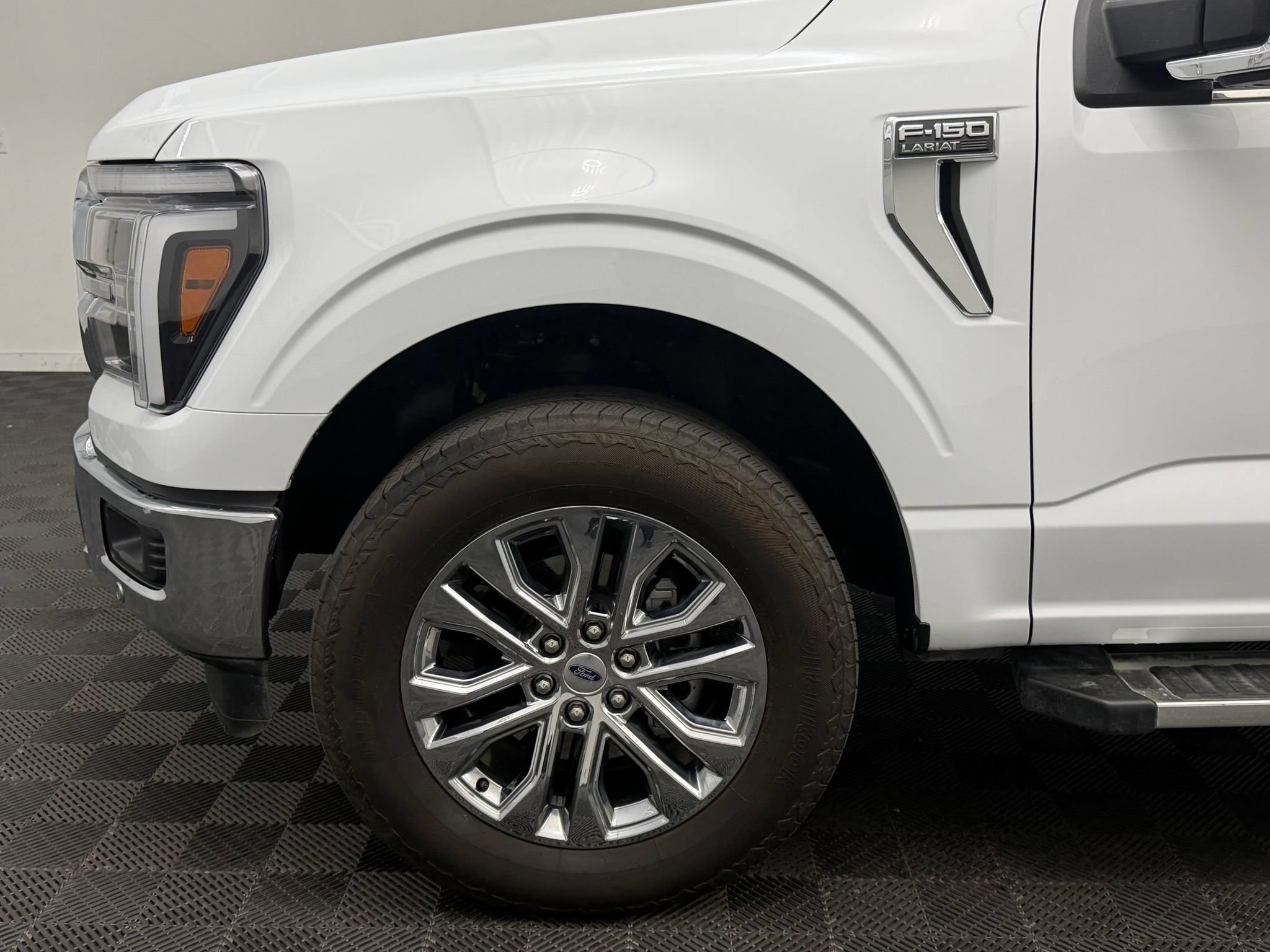 Used 2025 Ford F150 Lariat w/ Equipment Group 501A Mid AWD/4WD image 10