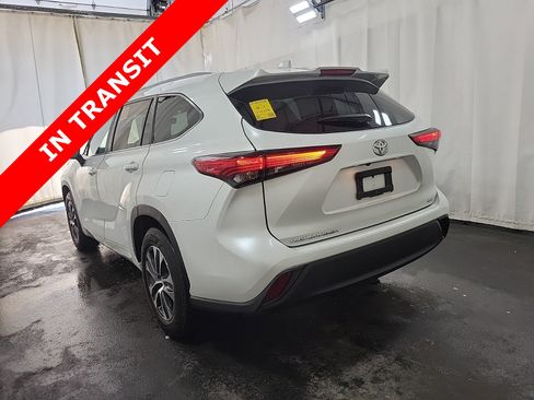 Used 2023 Toyota Highlander XLE FWD image 5