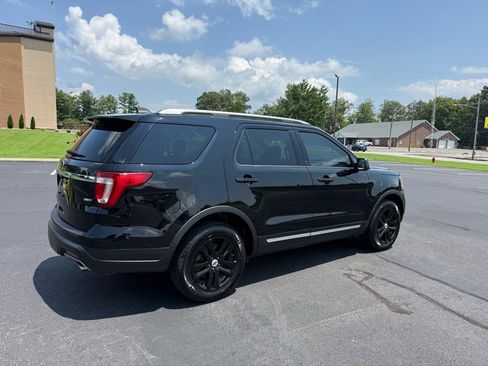 Used 2018 Ford Explorer XLT w/ Class II Trailer Tow Package AWD/4WD image 4