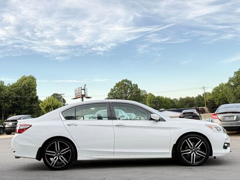 Used 2017 Honda Accord Sport image 8