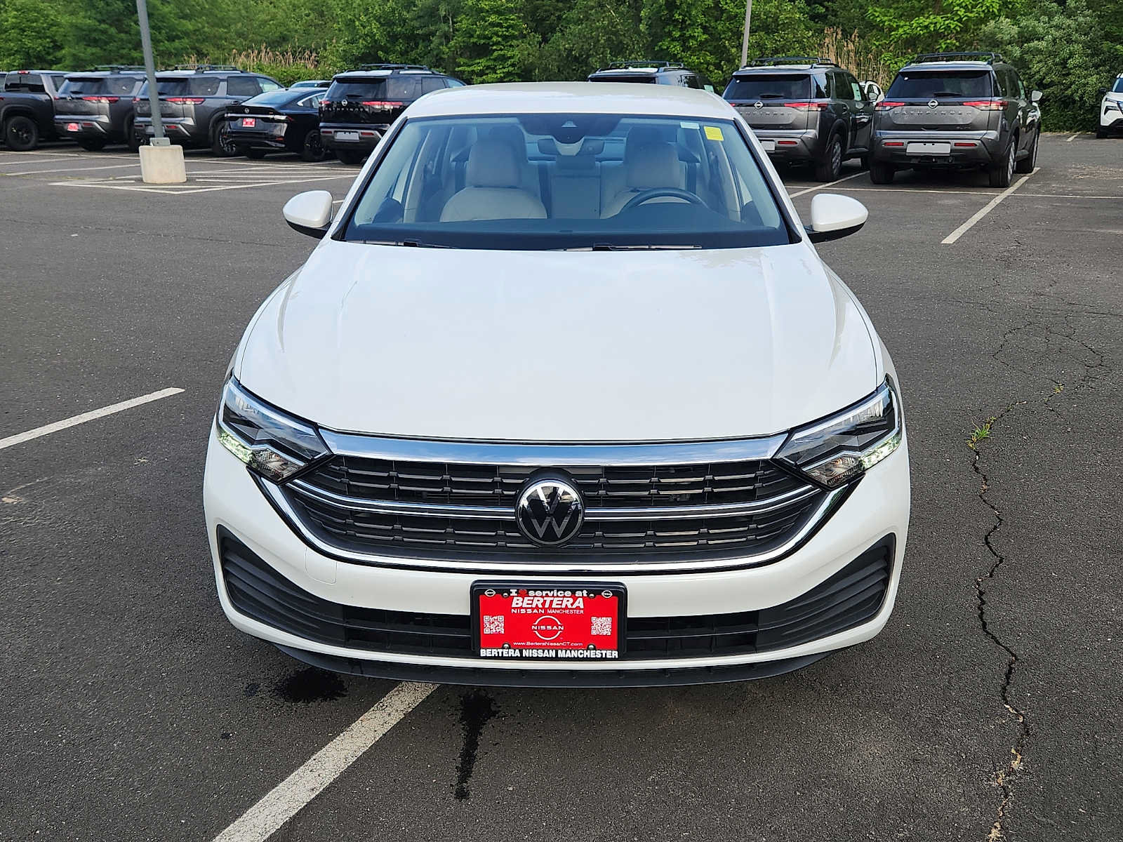 Used 2024 Volkswagen Jetta SE FWD image 2