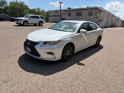 Used 2017 Lexus ES 350 w/ Premium Package FWD image 6