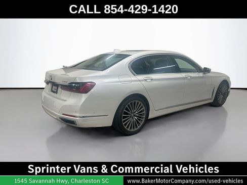 Used 2021 BMW 740i w/ Premium Package RWD image 9