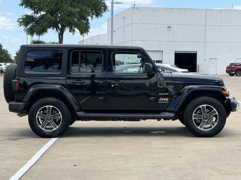 Used 2023 Jeep Wrangler Unlimited Sahara AWD/4WD image 3