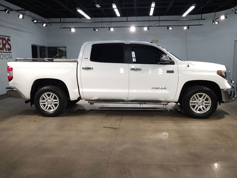 Used 2018 Toyota Tundra SR5 w/ SR5 Upgrade Package image 8