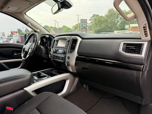 Used 2018 Nissan Titan SV w/ SV Convenience Package RWD image 26