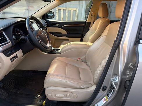 Used 2016 Toyota Highlander Limited Platinum AWD/4WD image 10