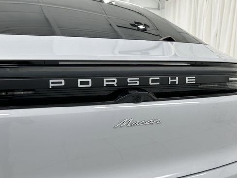 Certified 2025 Porsche Macan Electric image 58
