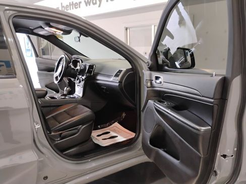 Used 2021 Jeep Grand Cherokee Laredo X RWD image 94
