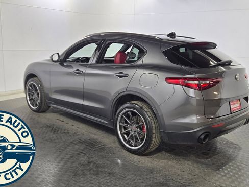 Used 2022 Alfa Romeo Stelvio Sprint image 5