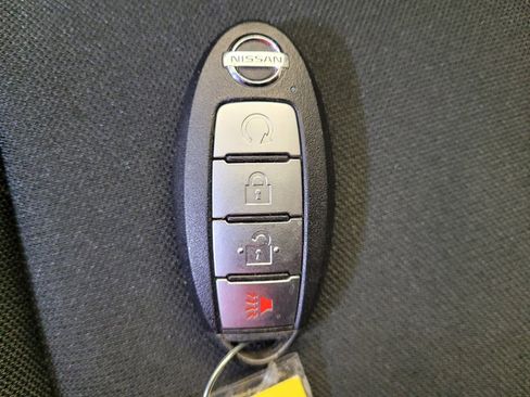 Used 2020 Nissan Pathfinder SV image 32