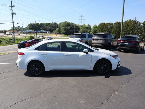 Used 2024 Toyota Corolla SE FWD image 11