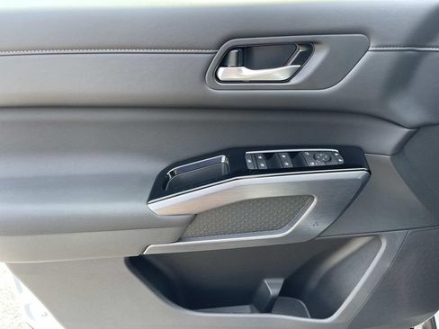 New 2026 Nissan Pathfinder SL FWD image 24