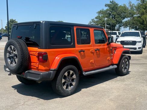 Used 2018 Jeep Wrangler Unlimited Sahara AWD/4WD image 8