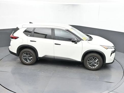 Used 2024 Nissan Rogue S FWD image 35
