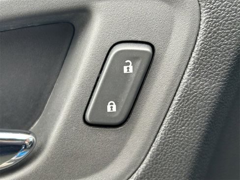 Used 2022 Chevrolet Colorado Z71 image 23