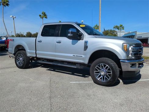 Used 2018 Ford F250 Lariat w/ Chrome Package image 2