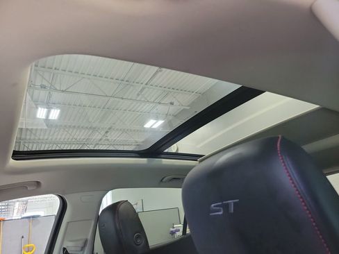 Used 2023 Buick Envision Essence w/ Sport Touring Package image 4