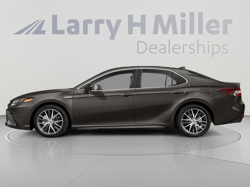Used 2022 Toyota Camry SE FWD image 3