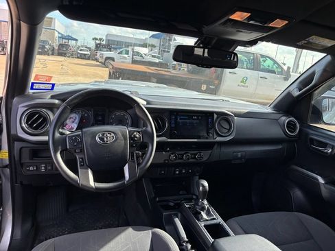 Used 2018 Toyota Tacoma TRD Sport RWD image 12
