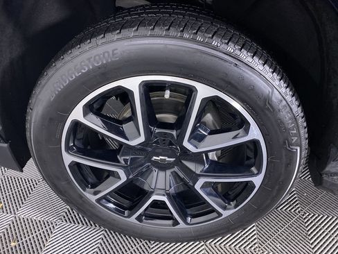 Certified 2023 Chevrolet Suburban RST image 17