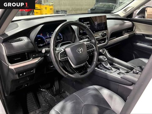 Used 2024 Toyota Grand Highlander Platinum image 18
